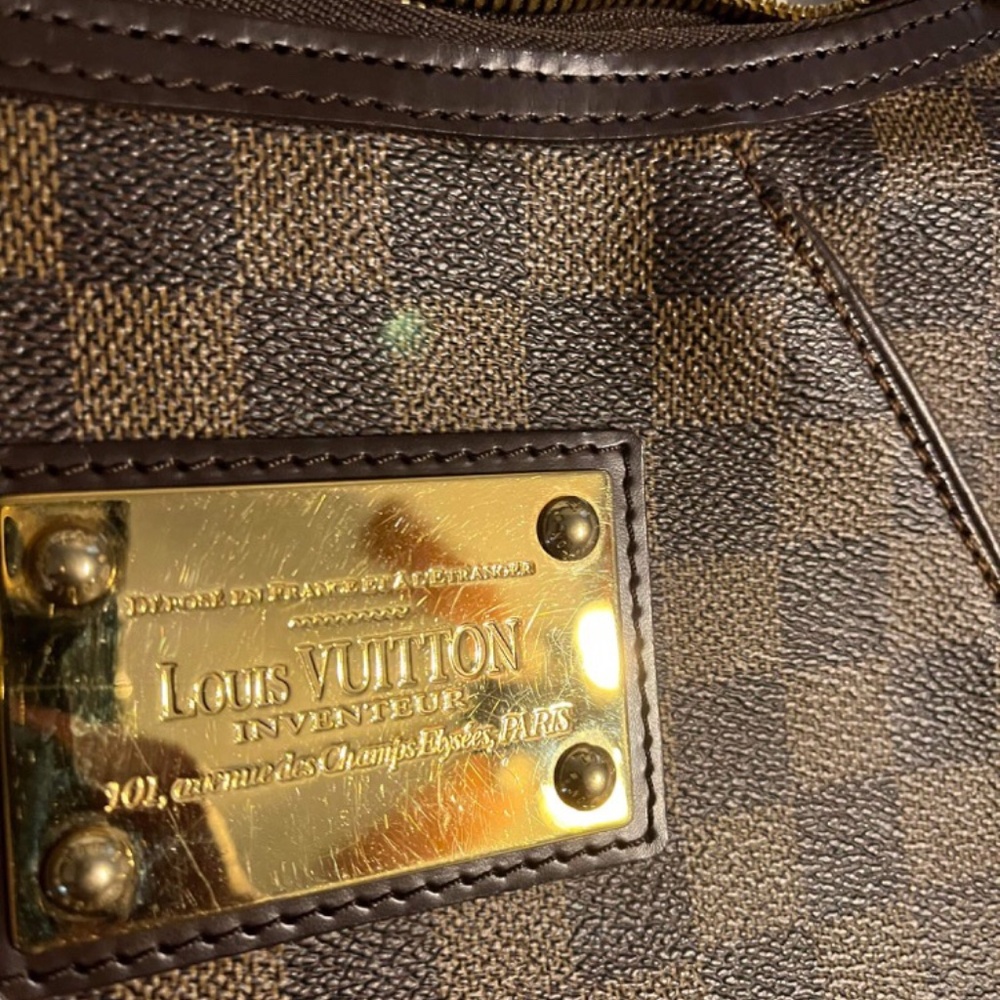 Louis Vuitton - Picture 3 of 9